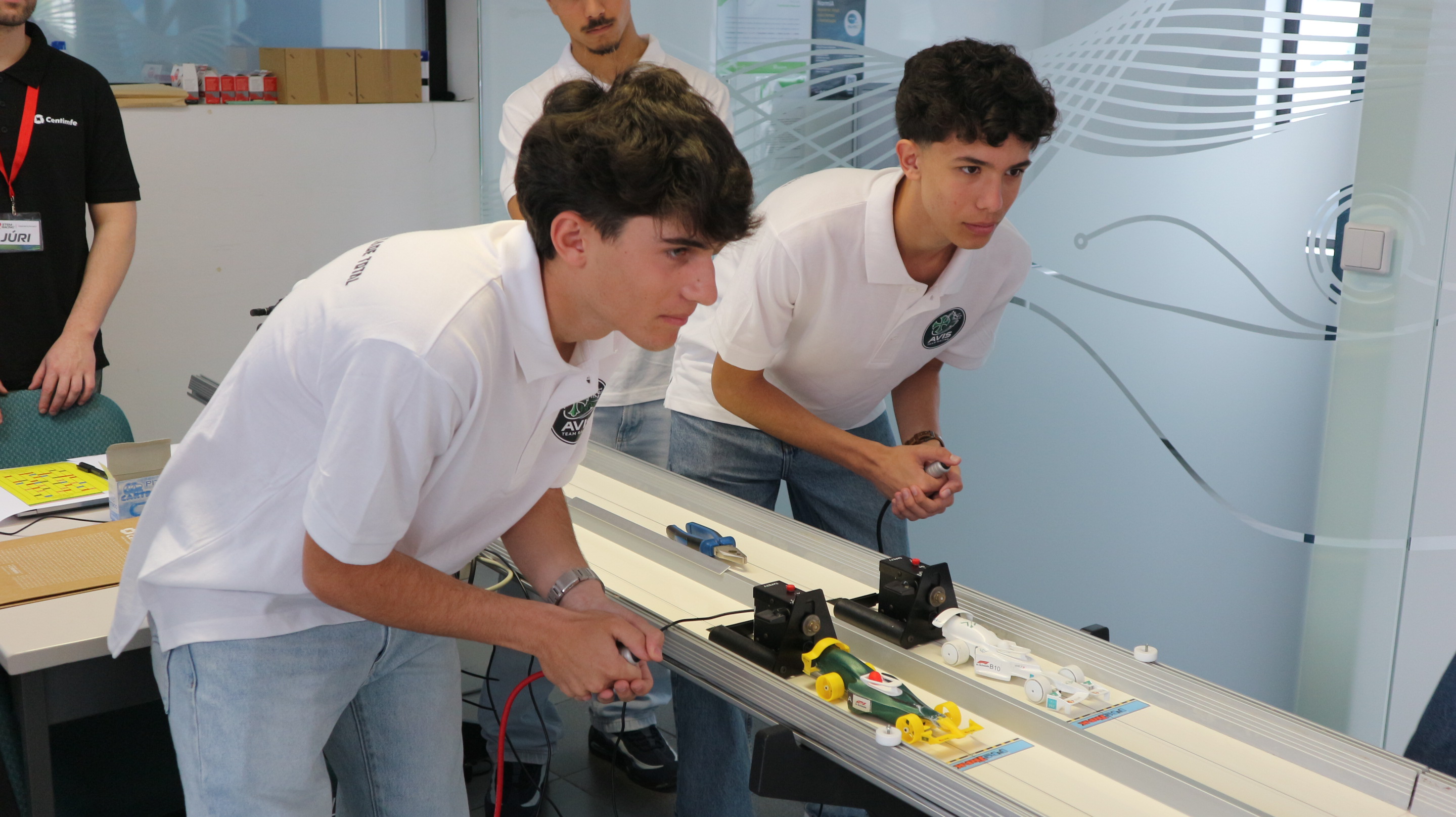 Carro em preparação para corrida regional