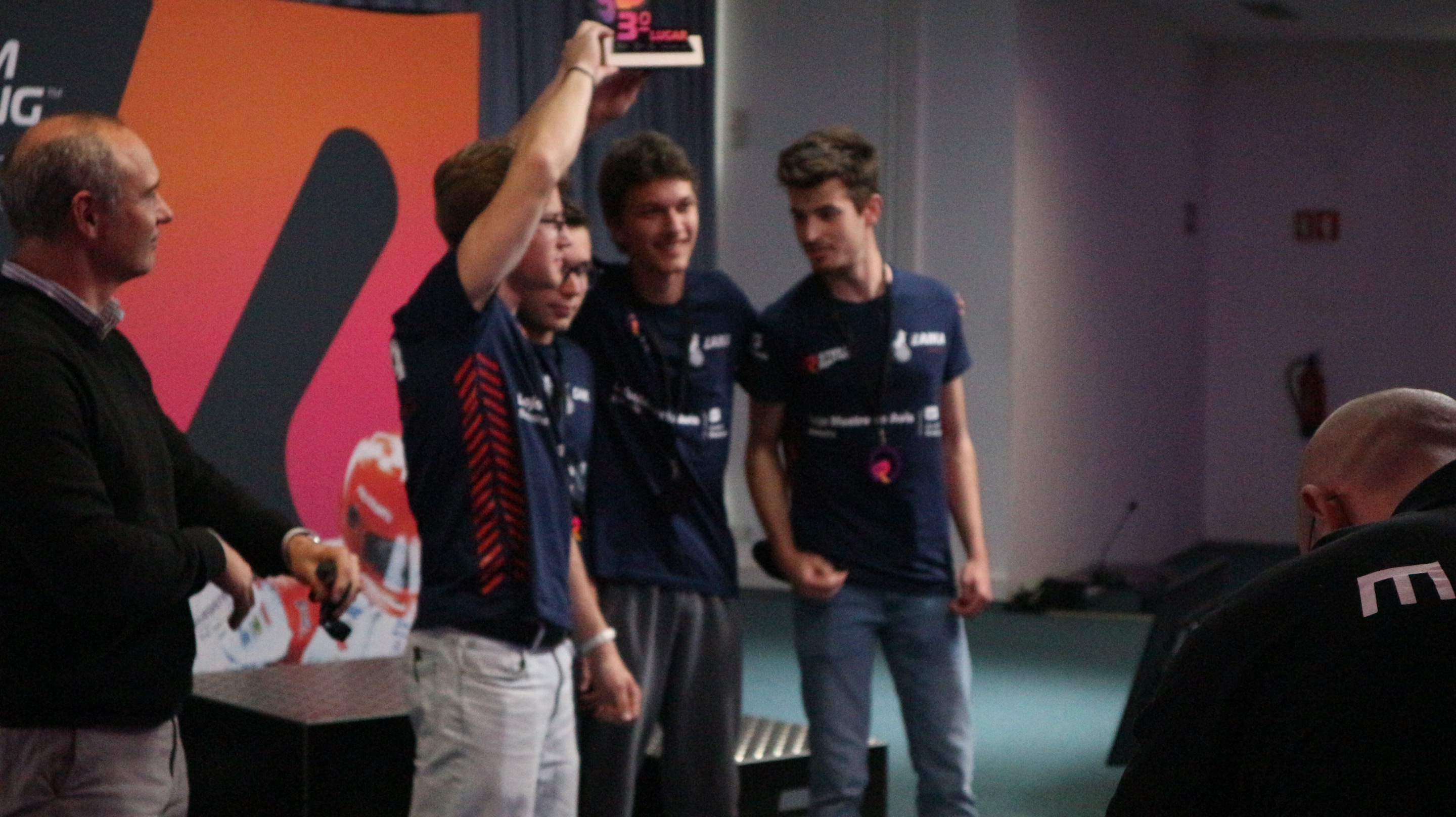 Entrega de prémio à Laika Racing na fase regional